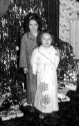 D051- Ruth and Ann Bennett